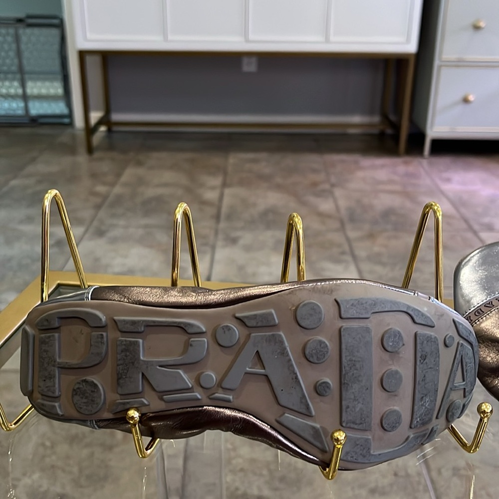 Vintage Prada Metallic Driving Mocs Women's Shoes with matching drawstring bag - Picture 2 of 12
